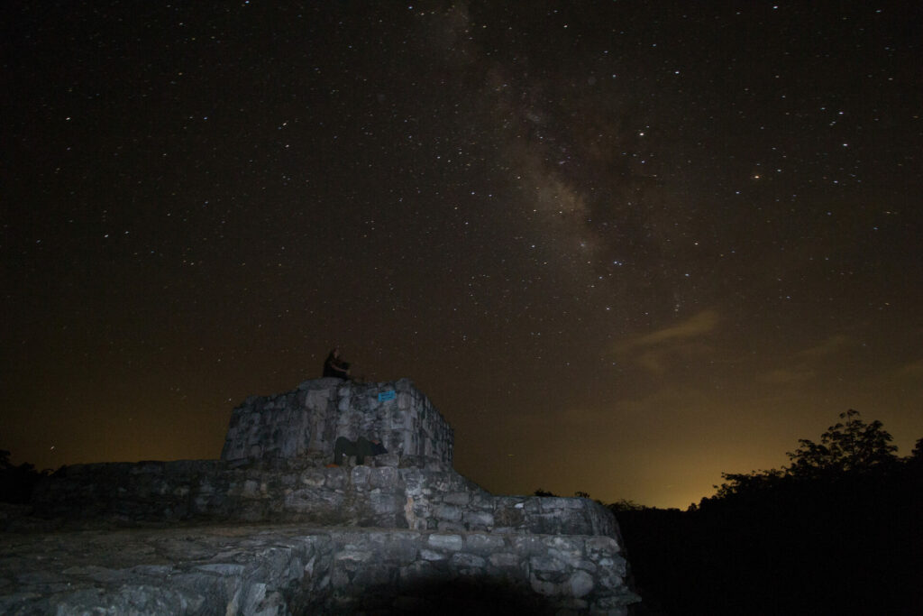 Noches estrelladas en el sitio arqueológico de Ek’Balam, Yucatán. Créditos Alejandro Ganesh Marín Méndez