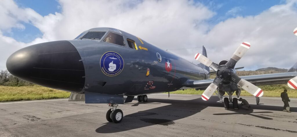 Avión Armada Fiscalización Rapa Nui. Foto: Cortesía Sebastián Yankovic Pakarati