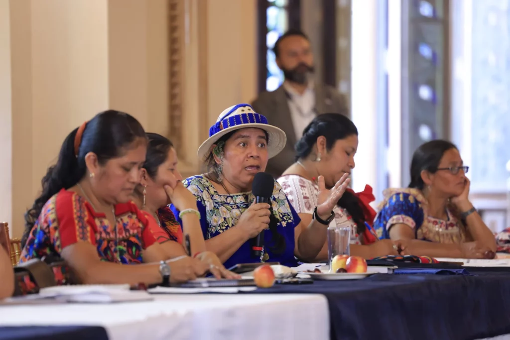 Escazú-Reunion-mujeres-lideresas