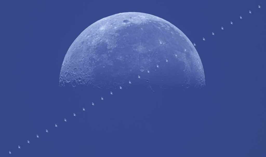 Tránsito lunar diurno en la Estación Espacial Internacional. Créditos: Kelvin Hennessy.