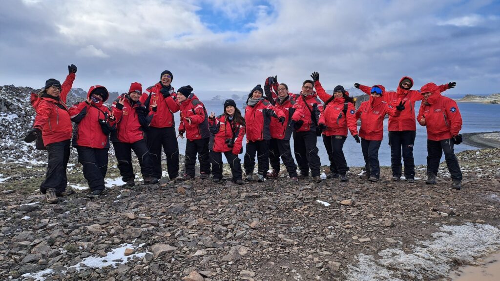 Los tres proyectos ganadores podrán visitar la Antártica. Foto: Inach