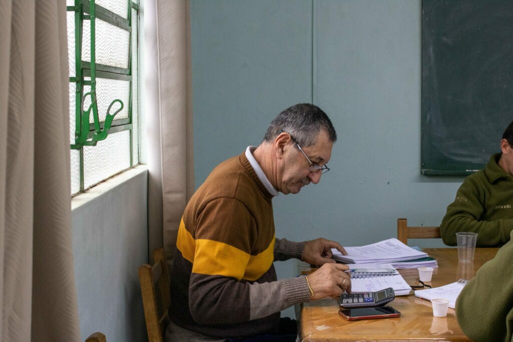 El presidente del Sindicato de Trabajadores Rurales de Vacaria, Sérgio Poletto, inició una campaña de concienciación entre los trabajadores sobre el uso de equipos de protección individual al pulverizar plaguicidas, y nombró a un técnico para ayudar a los agricultores a orientarse hacia la agricultura ecológica. Créditos Anna Ortega