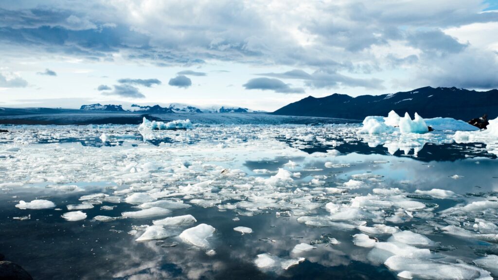 Hielo derritiéndose. Créditos: Jaymantri.