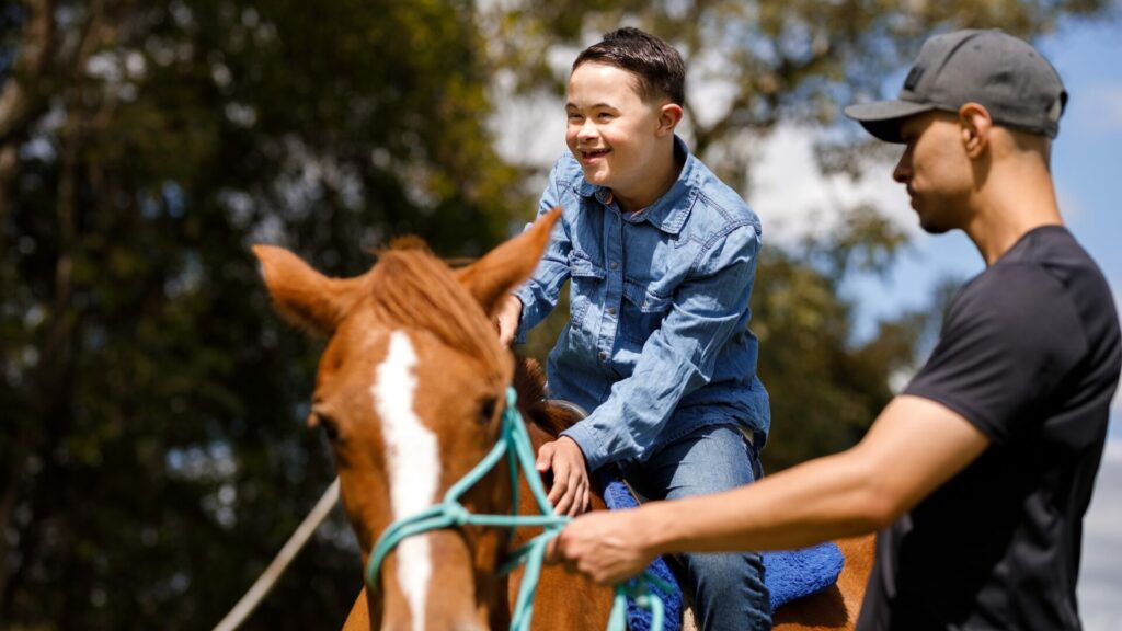 Terapia asistida con caballos. Créditos: Capuski.