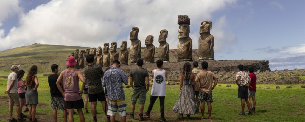 PRACTICANTES en raraku, rapa nui