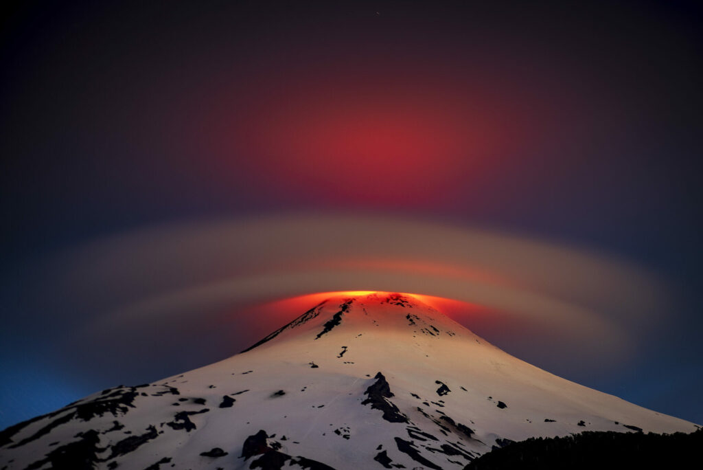 Volcán Villarrica. Es su foto más recientemente premiada, como Fotógrafo del año en los London Photography Awards. Créditos: Francisco Negroni