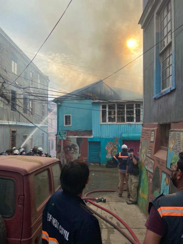 Incendio Cerro Cordillera , abril 2022. Créditos: Ilustre Municipalidad de Valparaíso