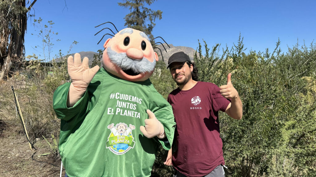 Dr. Simi en jornada de reforestación