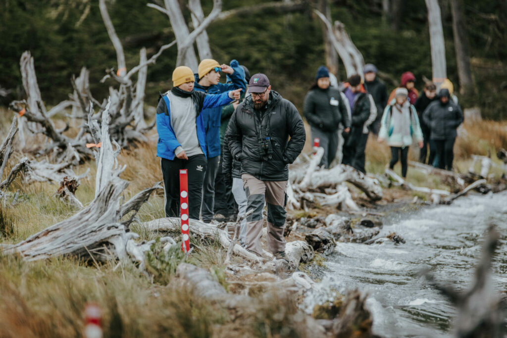 Estudiantes de Porvenir visitando el parque Karukinka. Créditos: Pablo Lloncón.