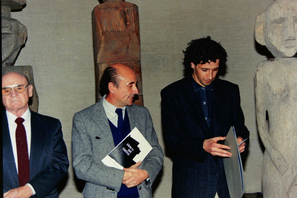 Carlos en ceremonia de adjudicación de mural en el museo