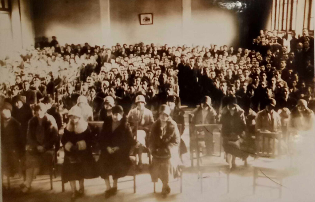 Fotografía de trabajadores. Créditos: Colección Fotografía Museo Histórico Nacional.