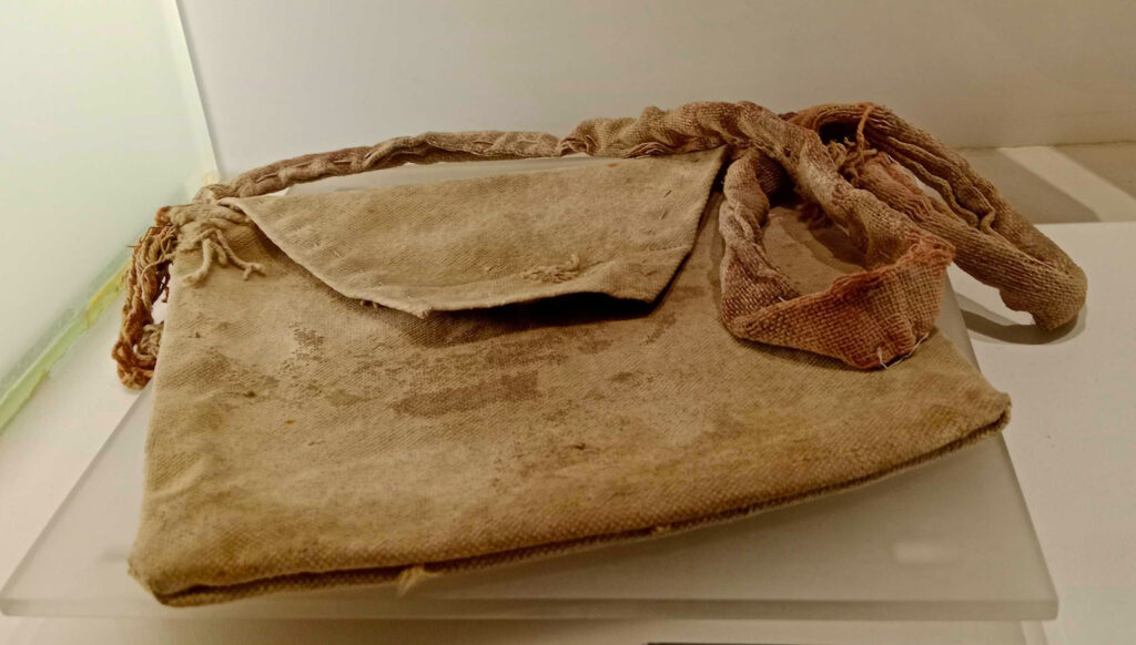 Morral de algún trabajador. Créditos: Colección Fotografía Museo Histórico Nacional.