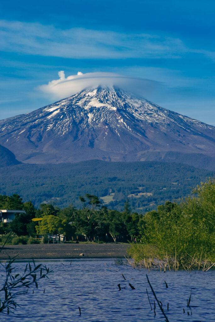 Nube Lenticular sobre el volcán Villarica. Créditos: Rolando Vidaurra