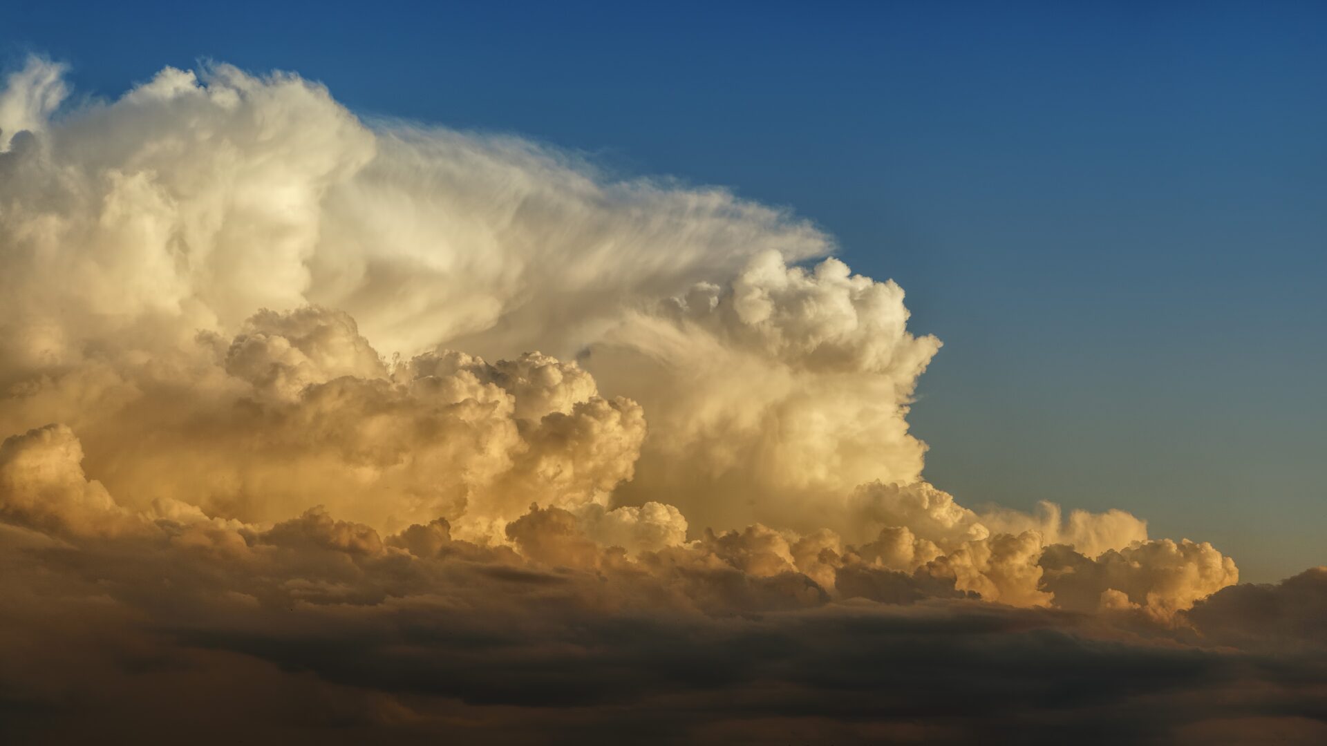 ¡A observar el cielo! Guía para conocer e identificar las nubes