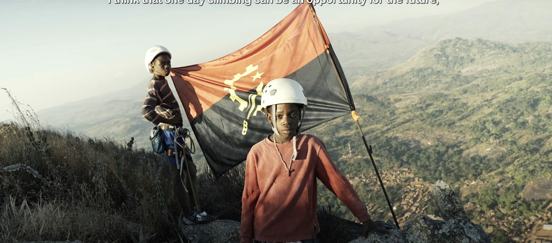 Desde Chile a Angola: proyecto que acerca la escalada a jóvenes del mundo llega a un nuevo destino y estrena documental