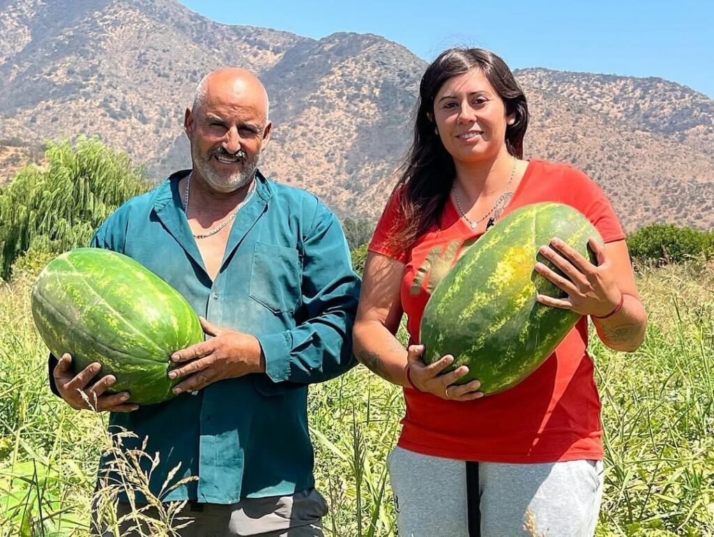 Thalía Valdivia, reina de la sandía y su padre. Créditos: productopainino