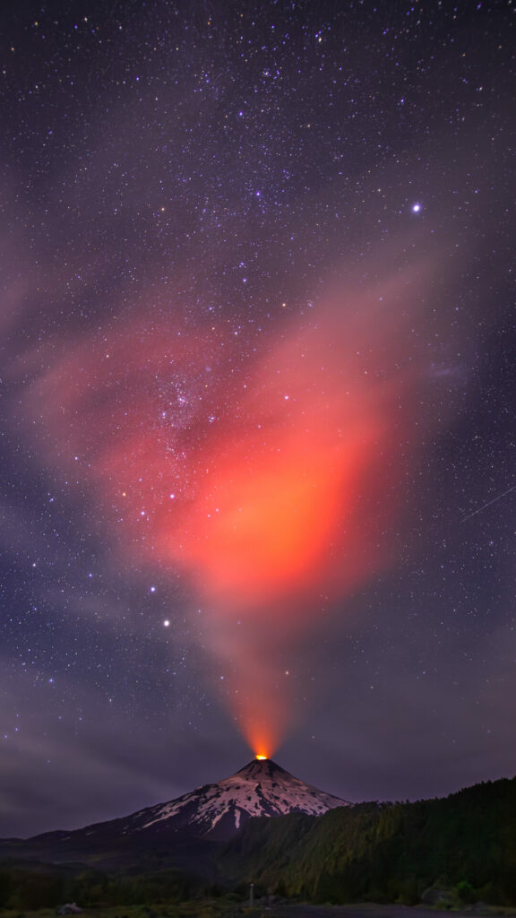 Volcán Villarrica en erupción. Créditos: Rolando Vidaura