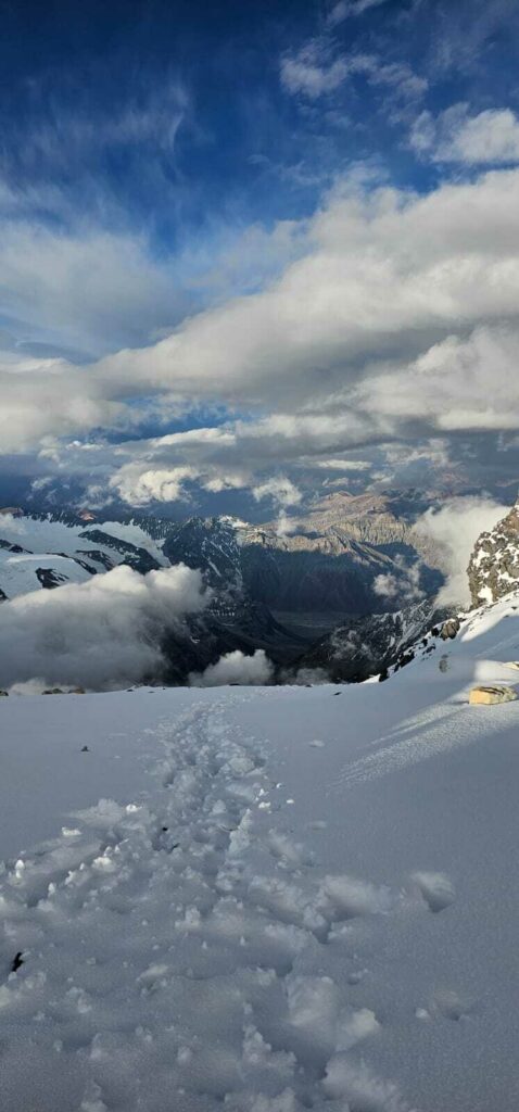 Ascenso a la cumbre del monte Aconcagua. Créditos: Alejandro Calvo y Julio Soto.