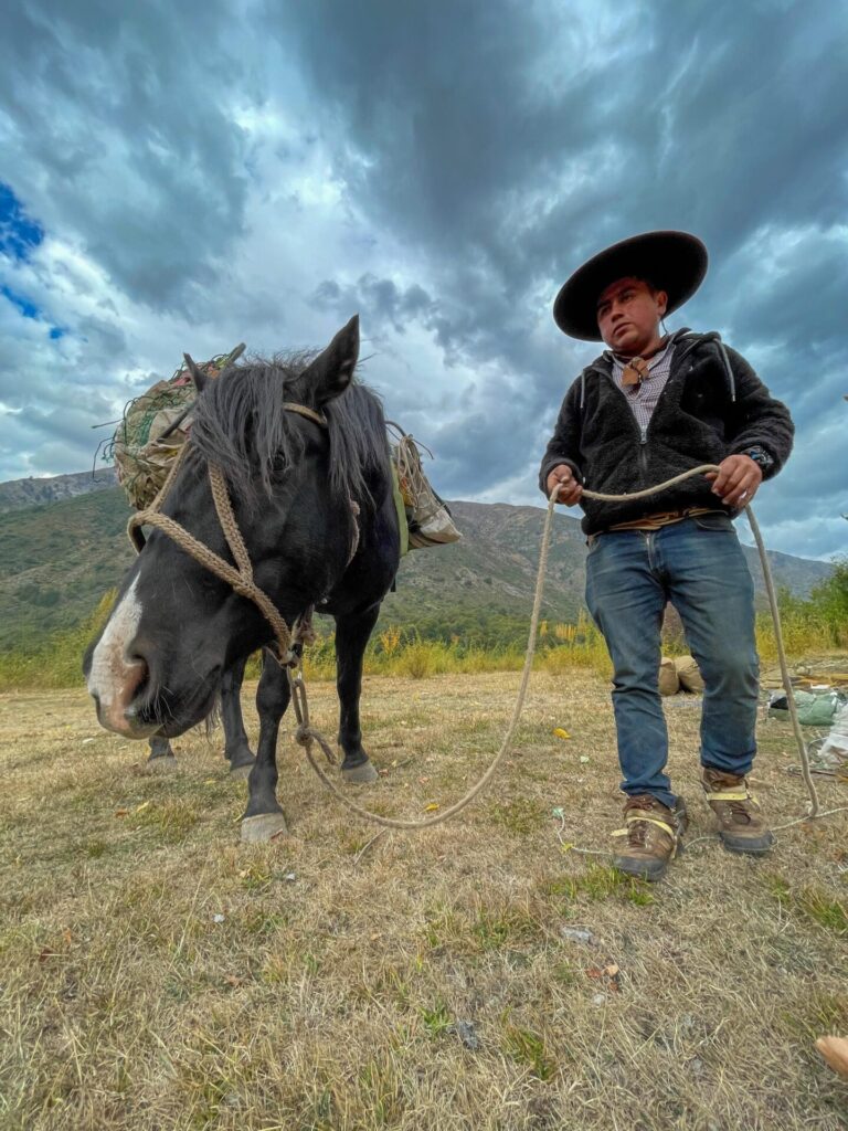 Arriero Darío y su caballo Créditos: Martín Lecanda