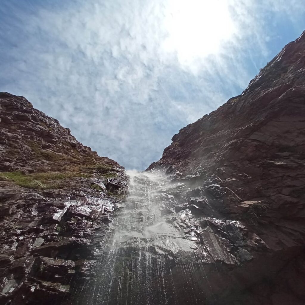 Cascada Queltehue. Cortesía: @turismo.cajon 