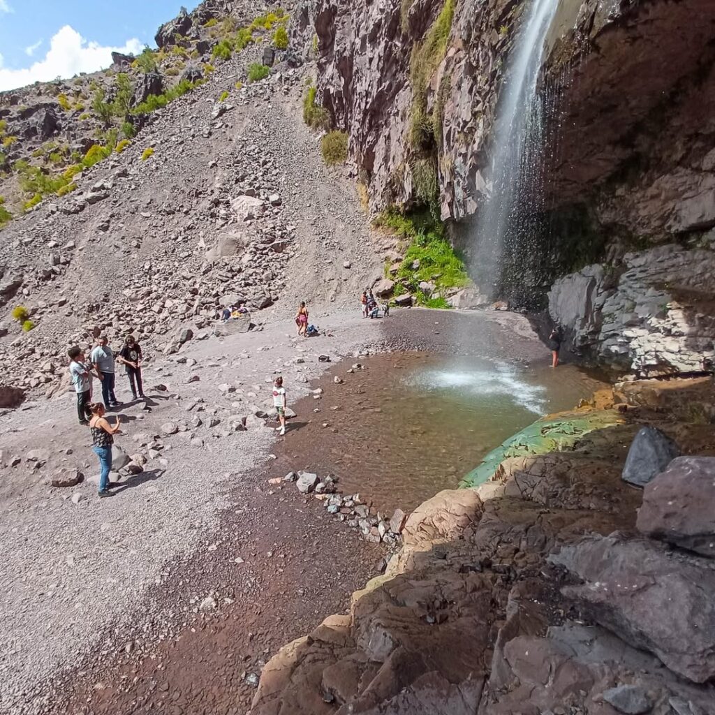 Cascada Queltehue. Cortesía: @turismo.cajon 