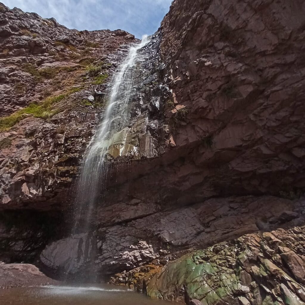 Cascada Queltehue. Cortesía: @turismo.cajon 