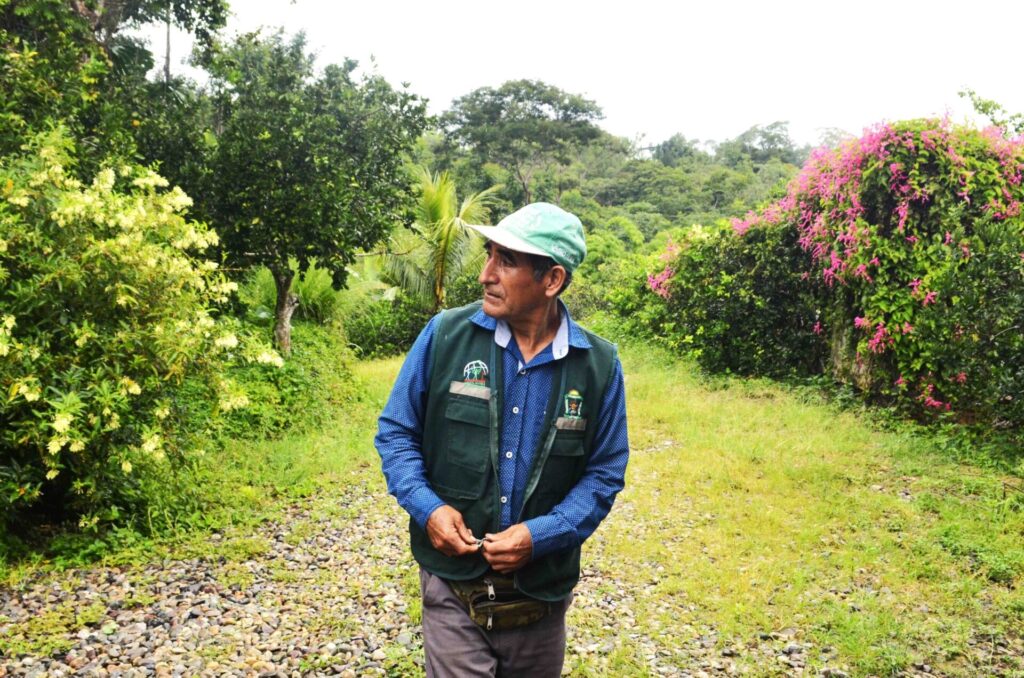 Víctor Lizano trabaja desde hace más de 20 años en la promoción de restaurar las hectáreas degradadas con plantas nativas en la Selva Central. 