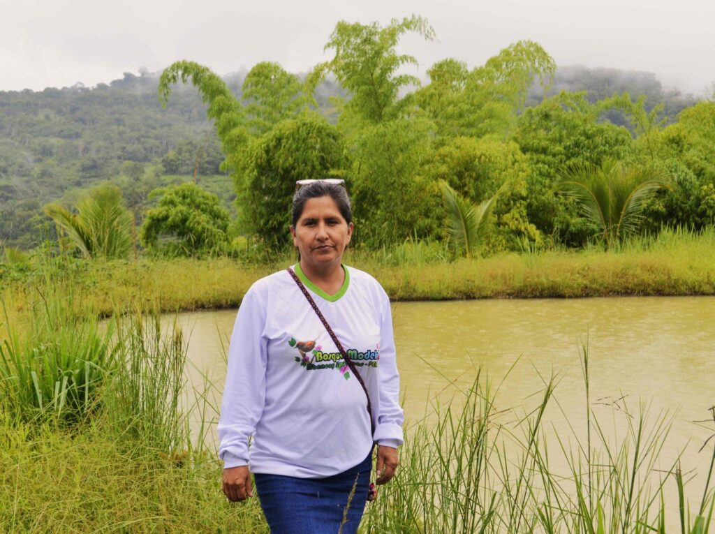 Para no expandir la deforestación, la productora pichanaquina Ana María Ramírez siembra café en parcelas que habían sido degradadas. 