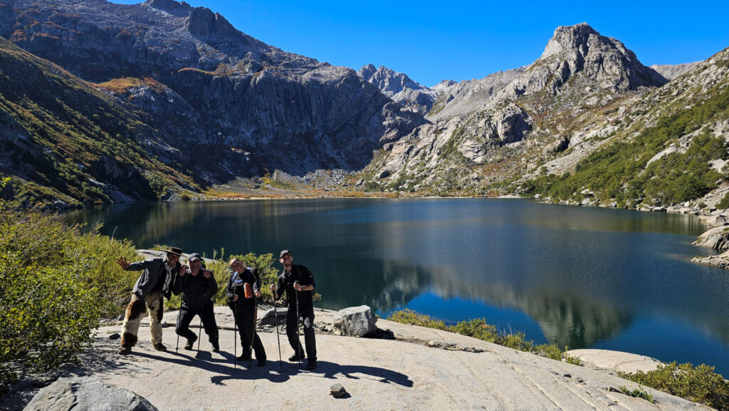 Grupo de ascenso en laguna Añintunes Créditos: Franz Schubert