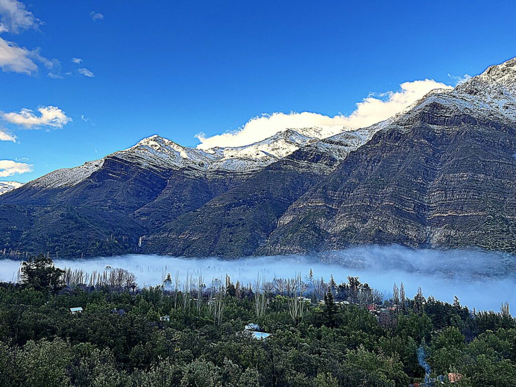 Localidad de San Alfonso con vista al Santuario Cascada de las Ánimas. Foto Taryn Fuentes, 2024.