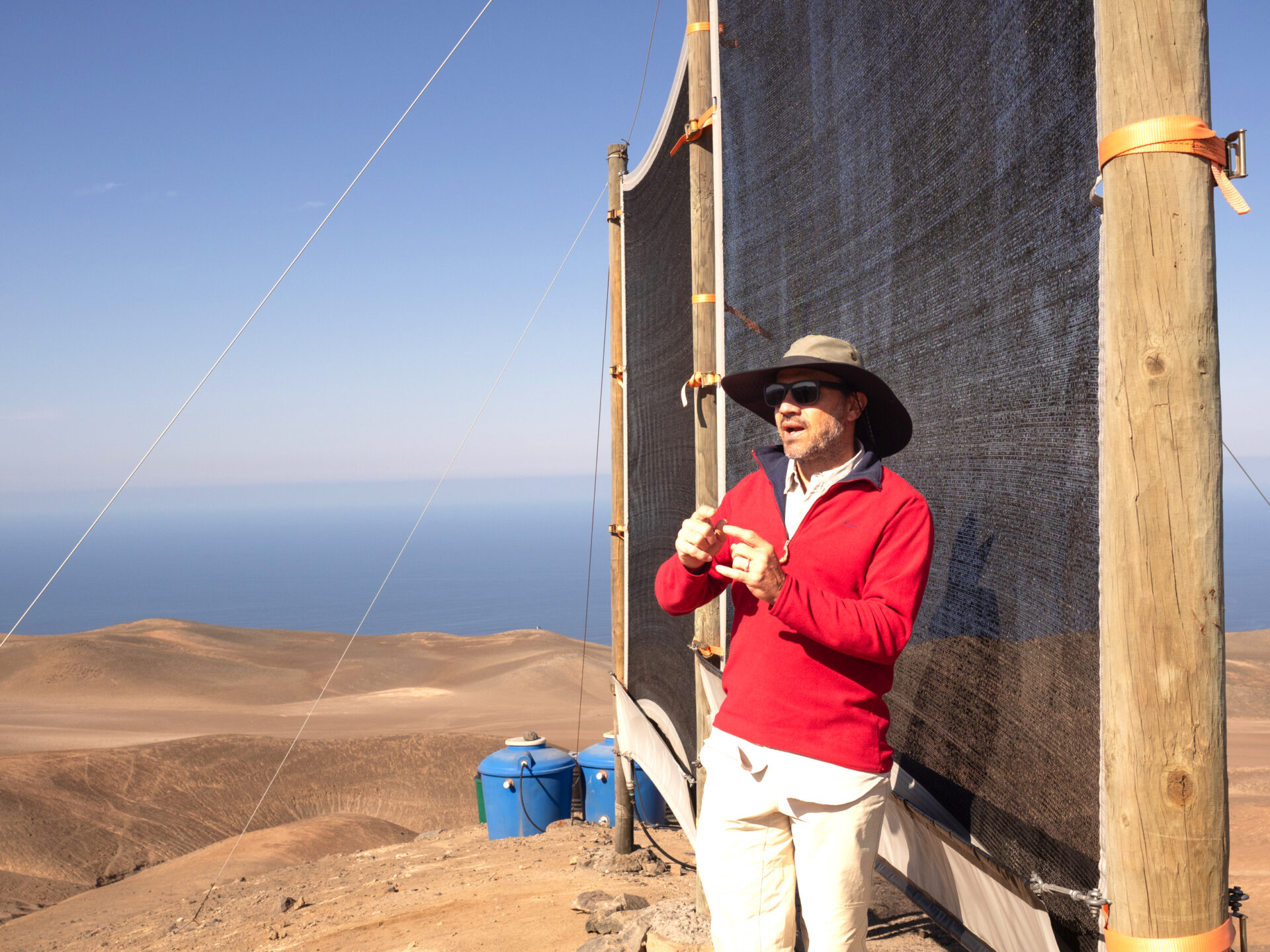 Pablo Osses, geógrafo: “Al observar la naturaleza, uno perfecciona la tecnología de los atrapanieblas”