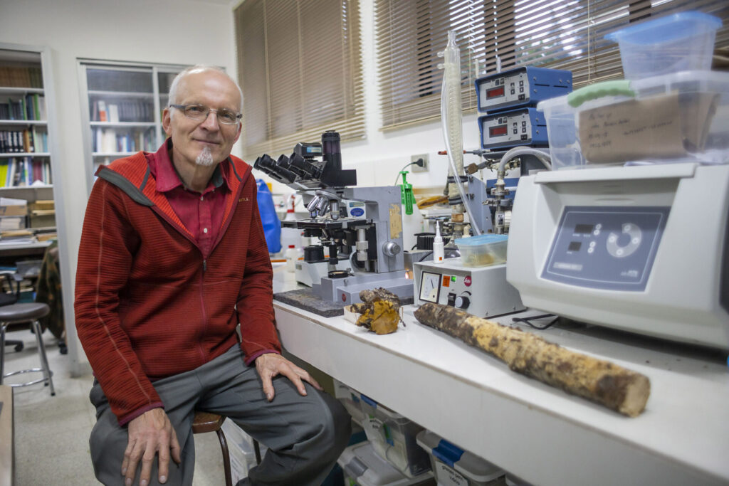 Dr. Götz Palfner en el laboratorio. Créditos: Universidad de Concepción