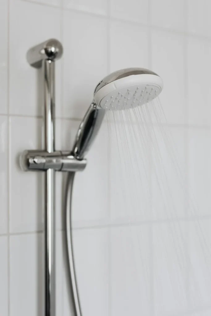 Ducha (referencial). Créditos: Kaboompics.com (pexels)