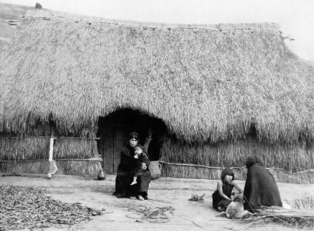 Lumaco, 1932. Robert Gersmann. * Archivo Patrimonial Fundación Enterreno en colaboración Carrera Arte y Conservación del Patrimonio USS. (n.d.). Enterreno: Fotos históricas de Chile. Recuperado de @enterrenochile
