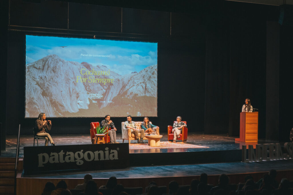 Conversatorio con el panel “Conserva Puchegüín”. Créditos: Ladera Sur