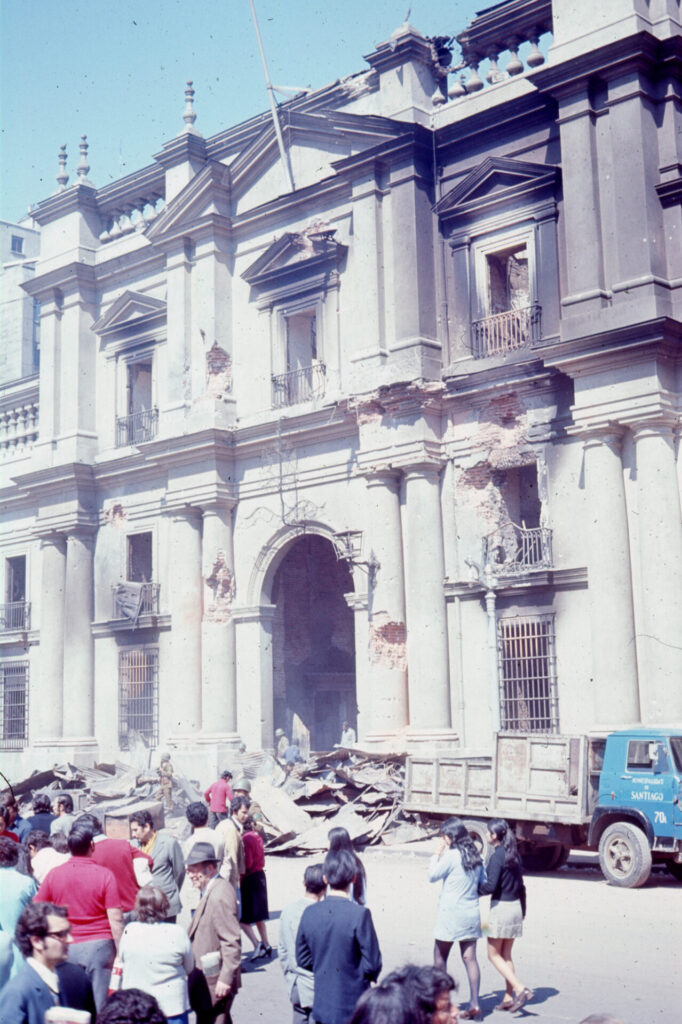 ARCHIVO COUSIÑO VICUÑA Palacio de La Moneda, 20 de Septiembre de 1973. Créditos: ©Fundación Enterreno
