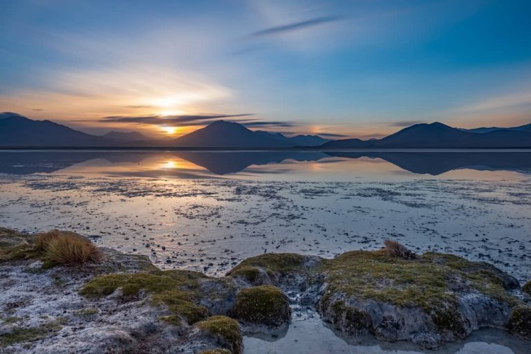 Atardece sobre el Salar de Ascotan. Créditos: @rdknnz