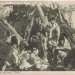 Onas en sus toldos. Créditos: Archivo Patrimonial Fundación Enterreno, Carrera Arte y Conservación del Patrimonio USS. (n.d.). Colección Eduardo Paredes