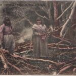 Mujeres indígenas con otra vestimenta. Créditos: Archivo Patrimonial Fundación Enterreno, Carrera Arte y Conservación del Patrimonio USS. (n.d.). Colección Eduardo Paredes