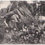 Indígenas de Tierra del Fuego. Créditos: Archivo Patrimonial Fundación Enterreno, Carrera Arte y Conservación del Patrimonio USS. (n.d.). Colección Eduardo Paredes