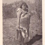 Mujer Ona. Créditos: Archivo Patrimonial Fundación Enterreno, Carrera Arte y Conservación del Patrimonio USS. (n.d.). Colección Eduardo Paredes