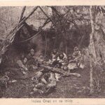 Indios Onas en su toldo. Créditos: Archivo Patrimonial Fundación Enterreno, Carrera Arte y Conservación del Patrimonio USS. (n.d.). Colección Eduardo Paredes