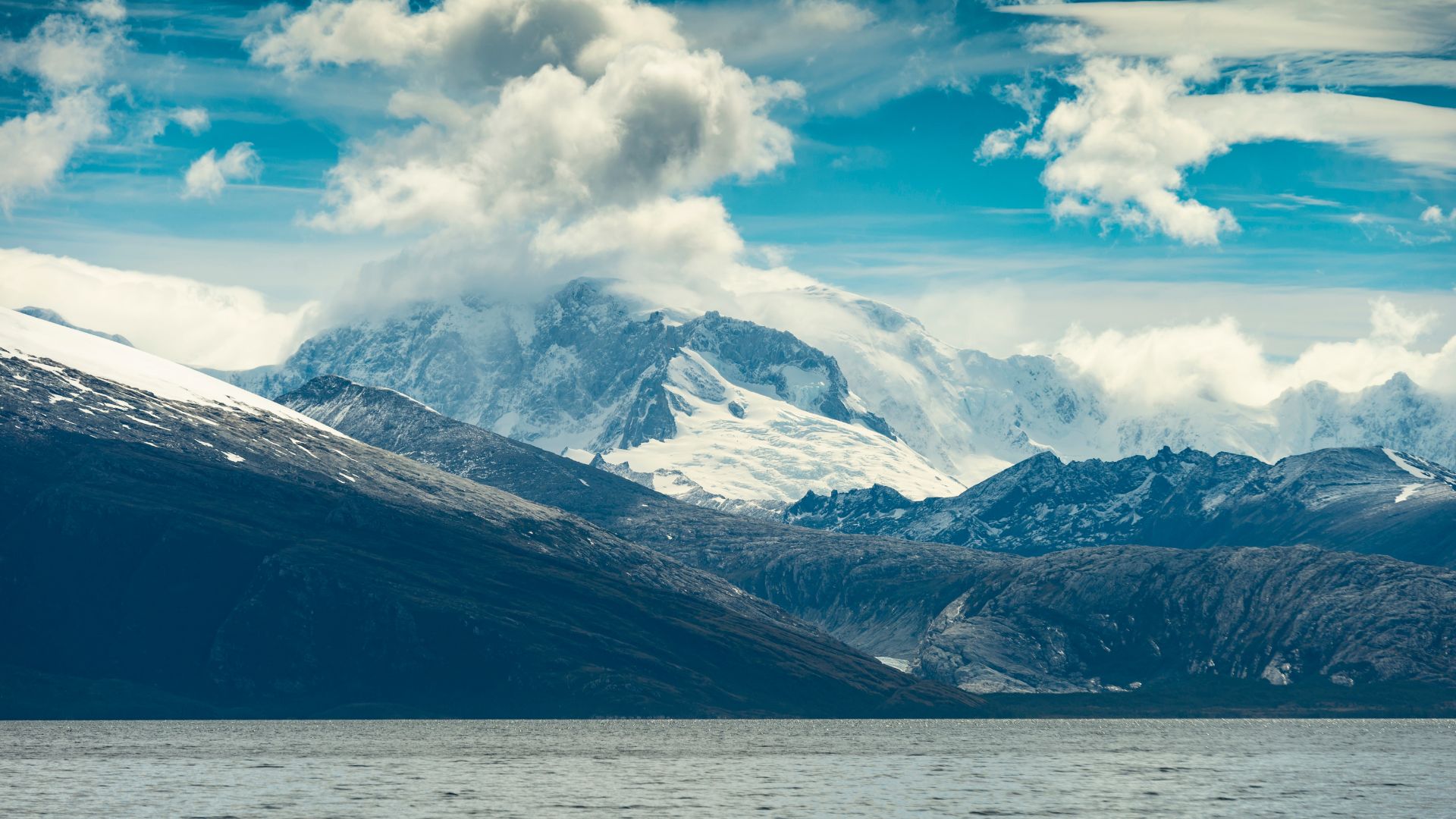 Explorando la Cordillera Darwin: El tesoro geológico que guarda las claves de la evolución de los Andes y es reservorio de turberas y glaciares