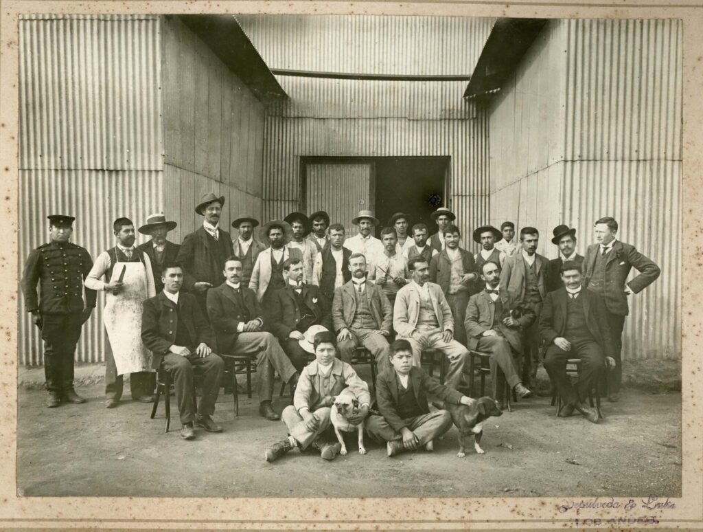 ENTERRENO Grupo de Hombres en Los Andes, ca. 1910. Créditos: ©Fundación Enterreno