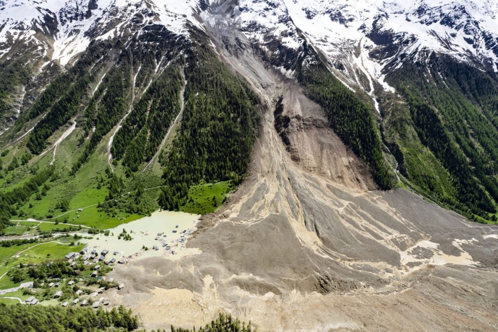 La villa alpina de Blatten luego del deslizamiento de tierra por glaciar. Créditos: The Atlantic Photo