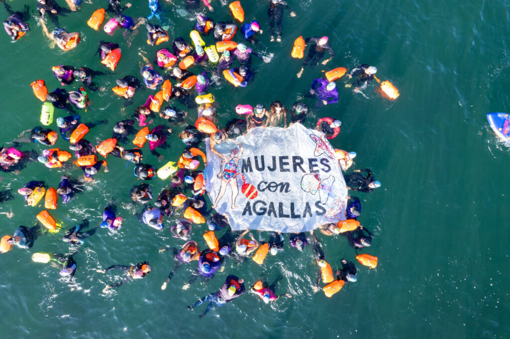 8M, nadadoras en Valparaíso, 2025. Créditos: María Ignacia Pino Pérez