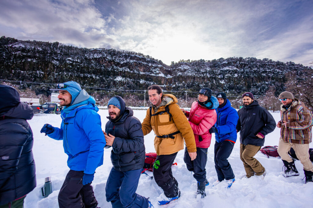 Grupo alineado para aprender en la nieve de Chillán. Foto: Nicolás Campos.