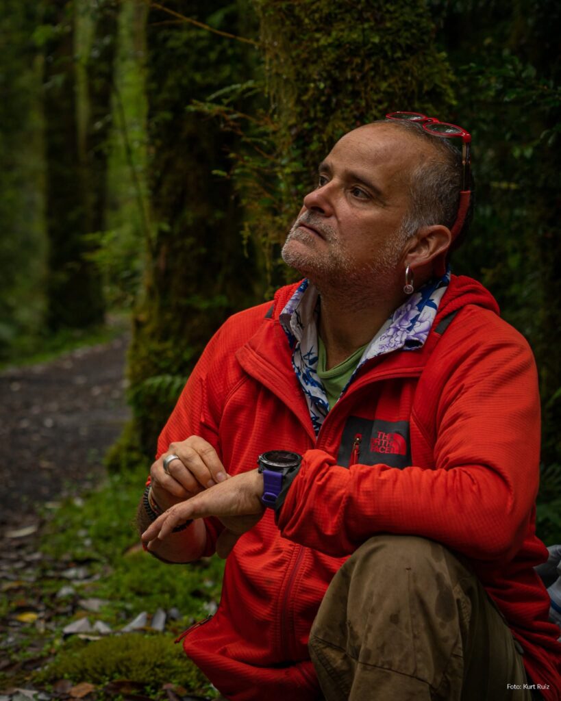 Andy Charrier en Parque Nacional Pumailín Douglas Tompkins. Créditos: ©Kurt Ruiz - Fundación Rewilding Chile