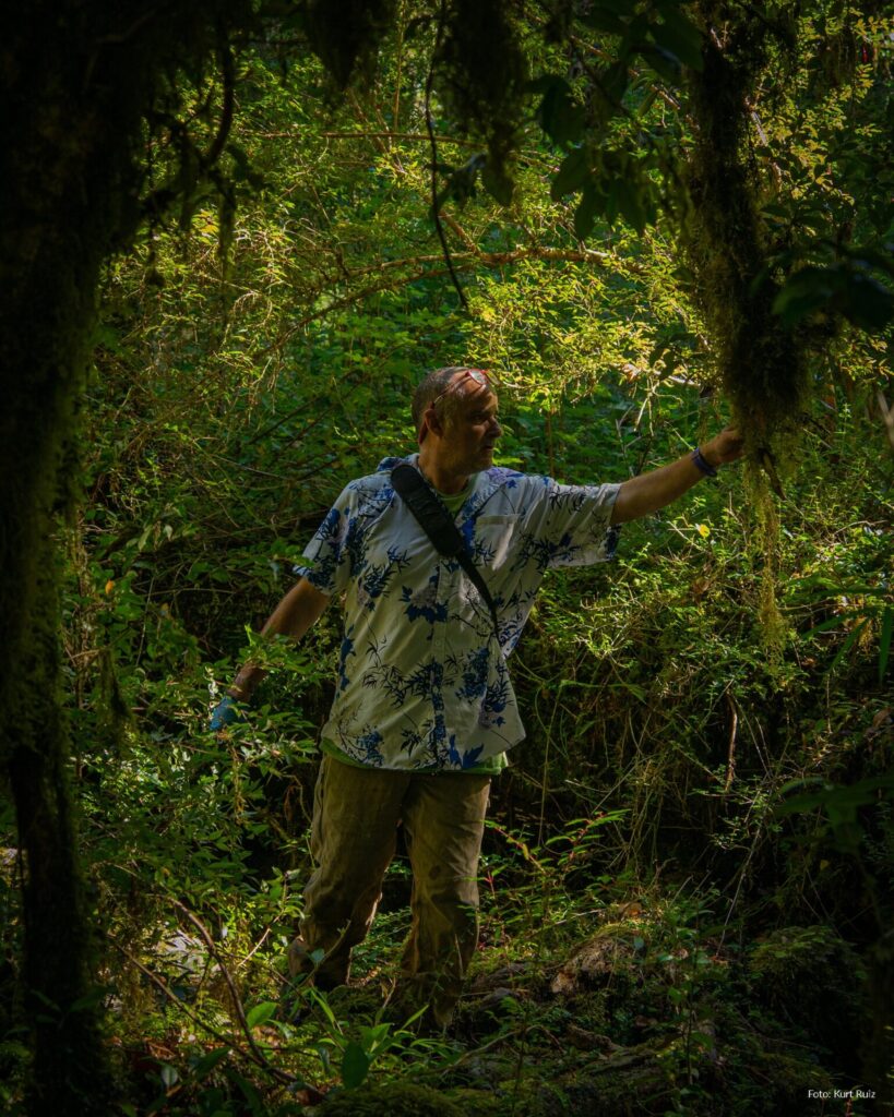 Andy Charrier en Parque Nacional Pumailín Douglas Tompkins. Créditos: ©Kurt Ruiz - Fundación Rewilding Chile