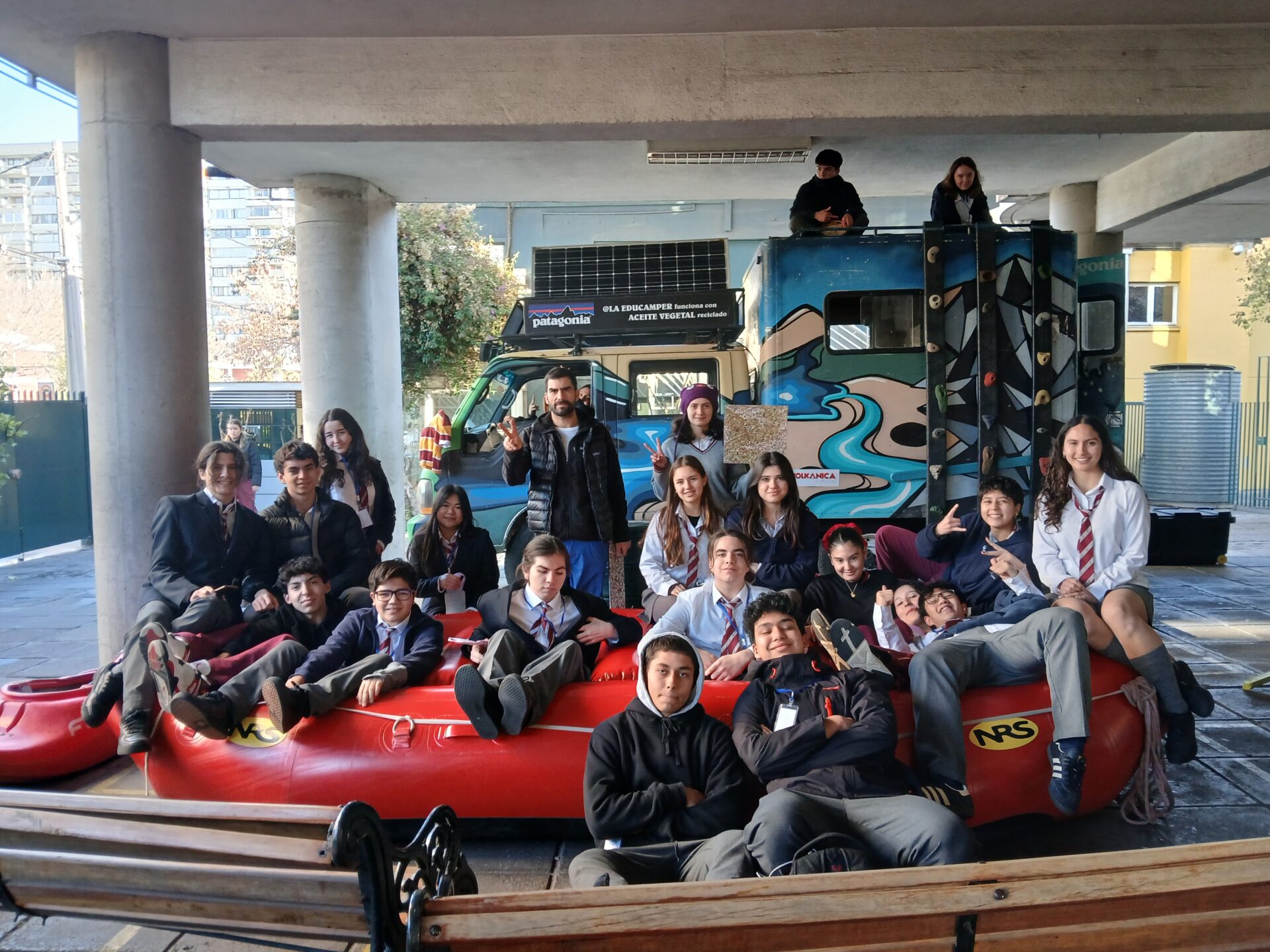 ¡La EduCamper y el Festival Ladera Sur se unen a colegios y escuelas de Chile! Suma a tu institución a campaña de reciclaje de aceite y sé parte de nuestro FEST 2025